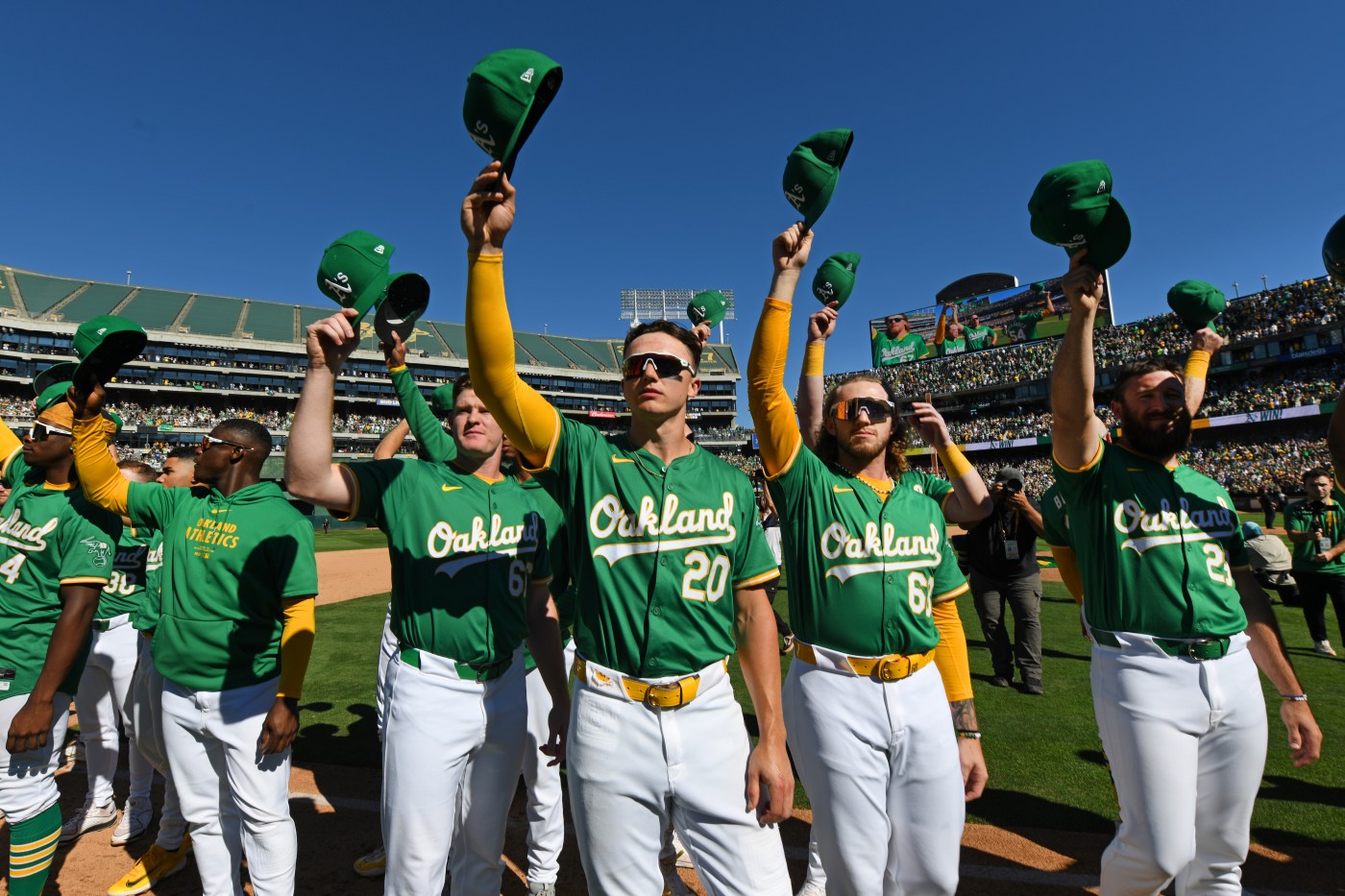 A’s pay respect to ‘incredible’ crowd for Oakland Coliseum finale