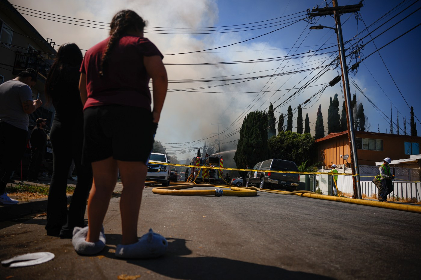 Blaze damages four buildings in Redwood City