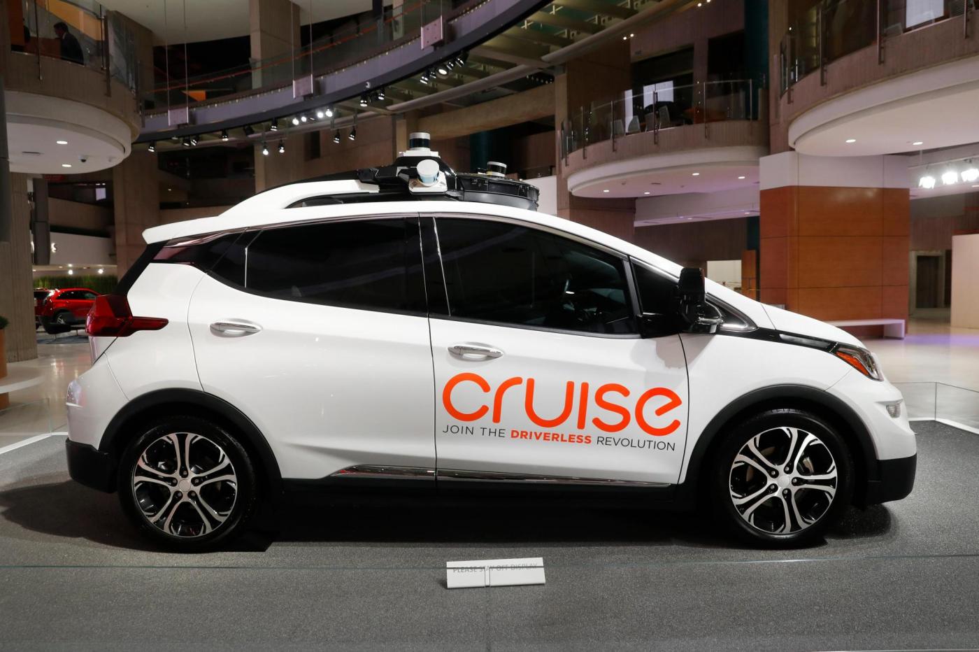 Cruise fined $1.5 million by federal safety regulators for failing to report robotaxi crash details