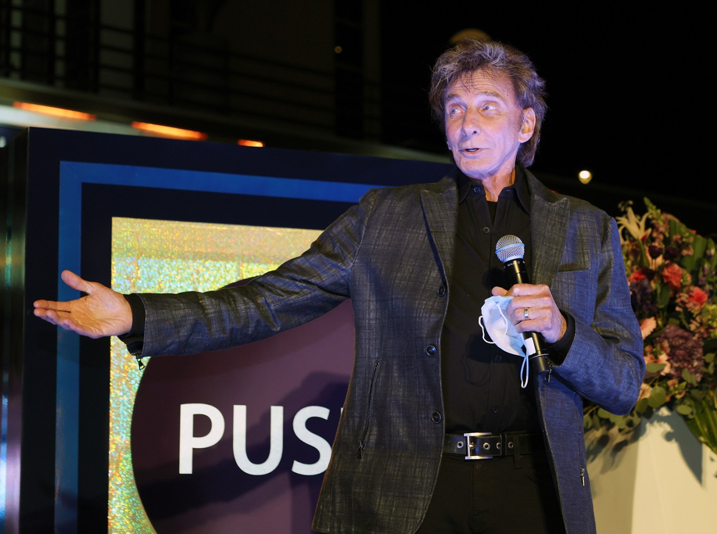 Barry Manilow cancels Las Vegas show during performance