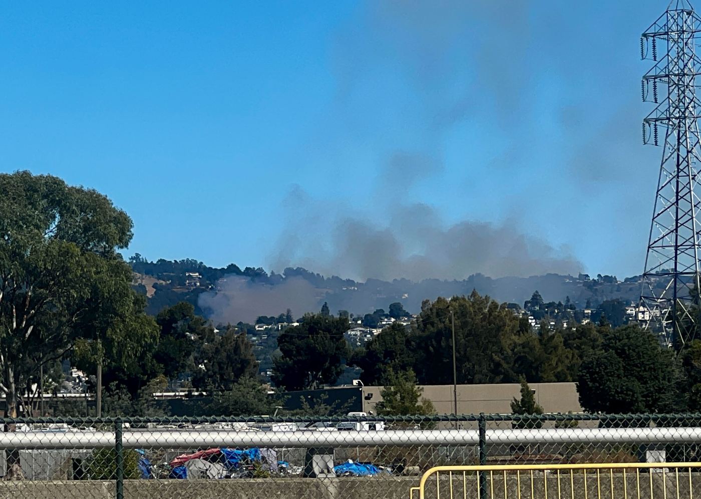 Four-alarm fire breaks out in Oakland Hills