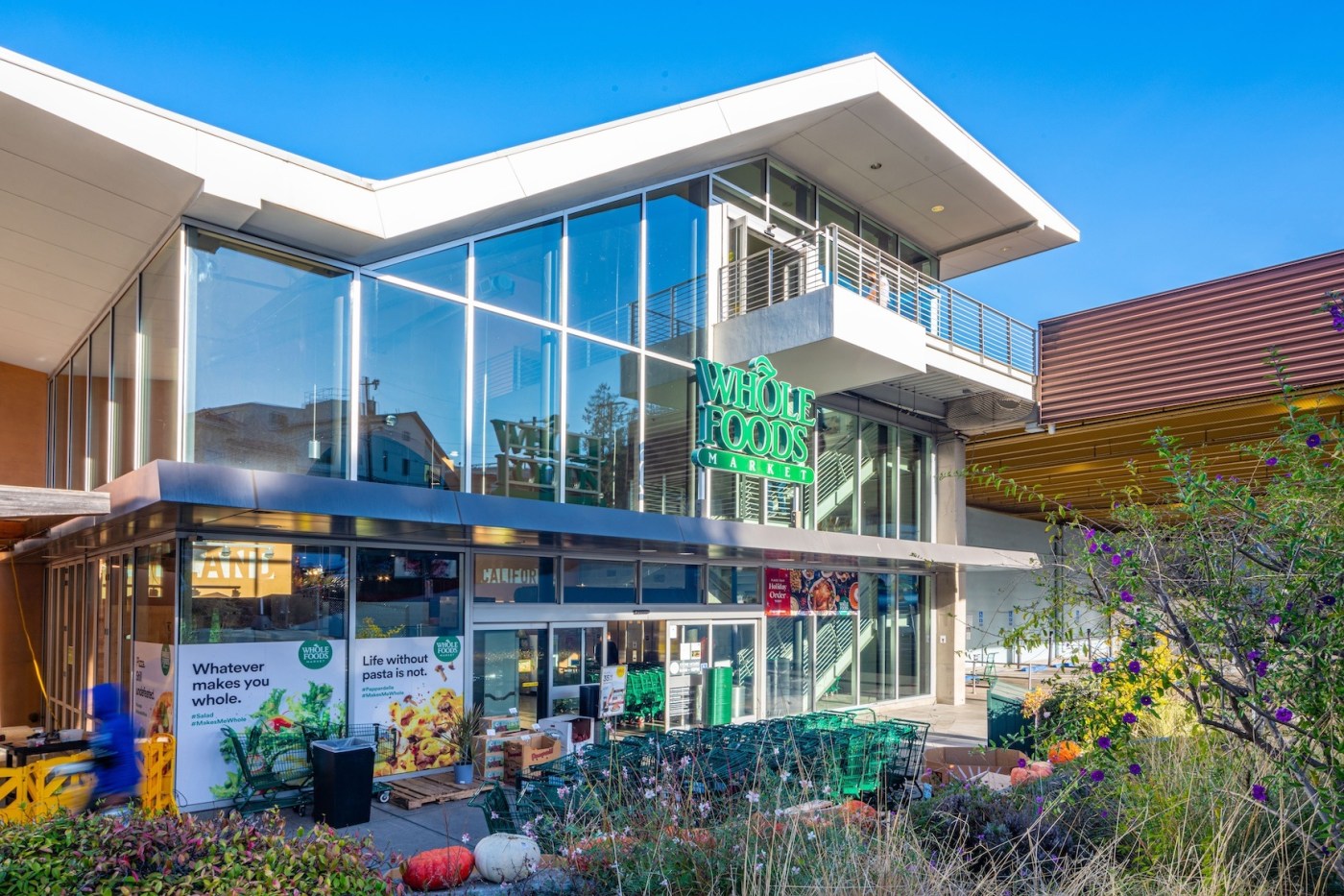 Whole Foods store in Oakland is bought for more than $40 million