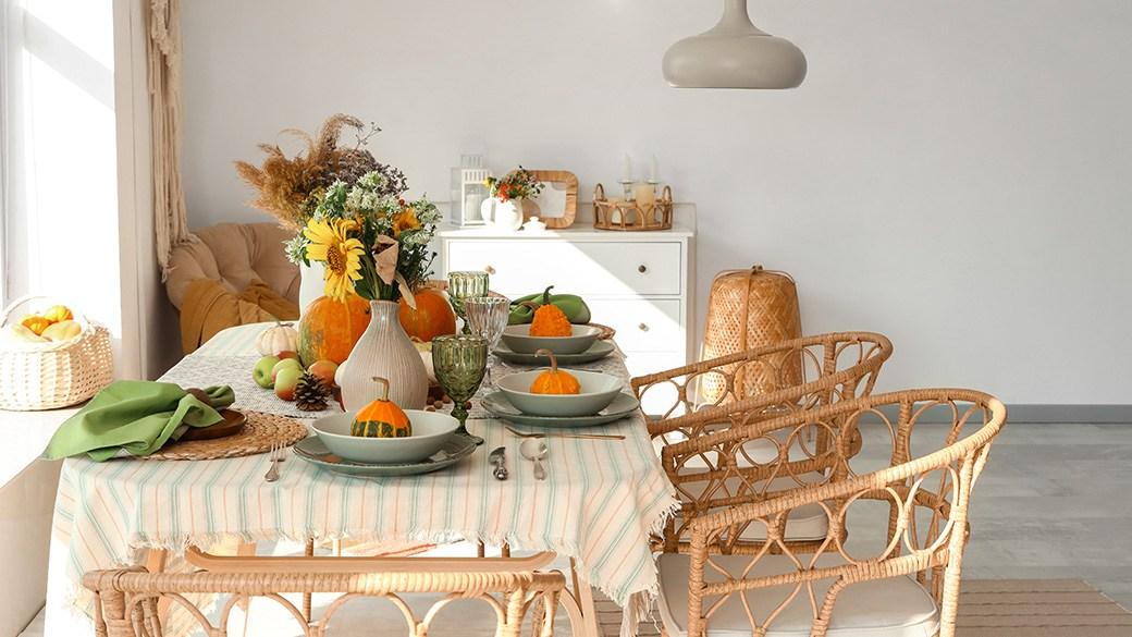 Bring autumn charm to your table with this Thanksgiving decor