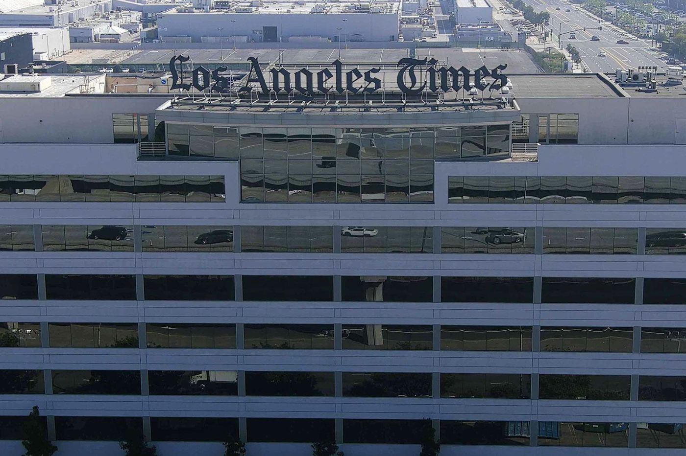 Los Angeles Times editor resigns after newspaper owner blocked plans to endorse Kamala Harris