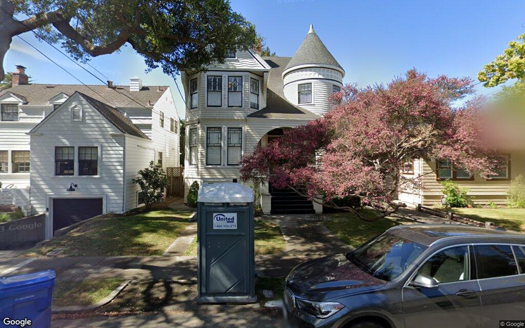 Detached house sells in Alameda for $2.1 million