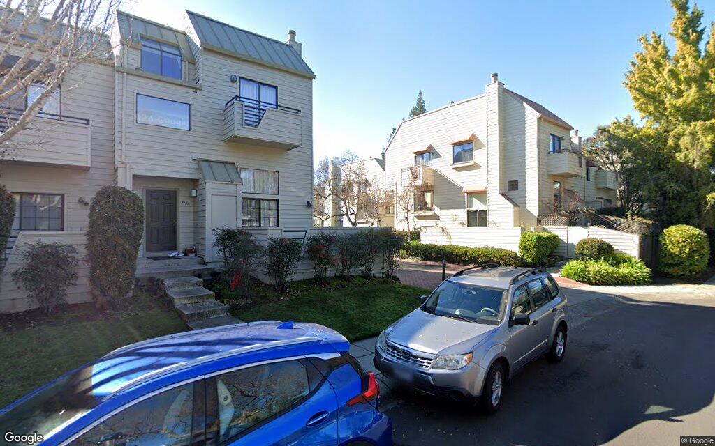 Condominium sells for $2.1 million in Palo Alto