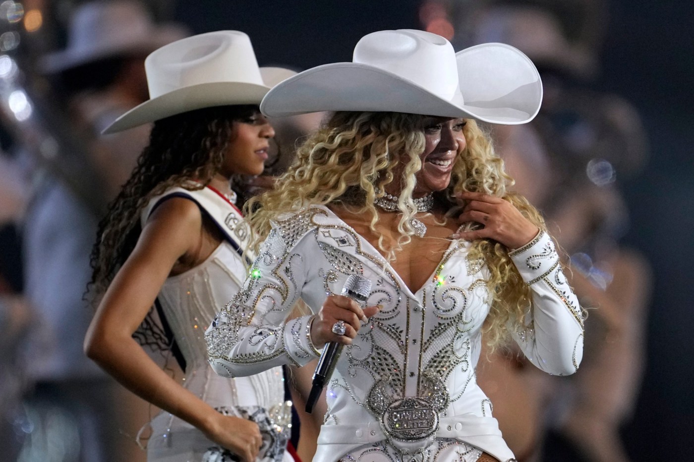 Beyoncé performs ‘Cowboy Carter’ hits live for first time at NFL Christmas Day game