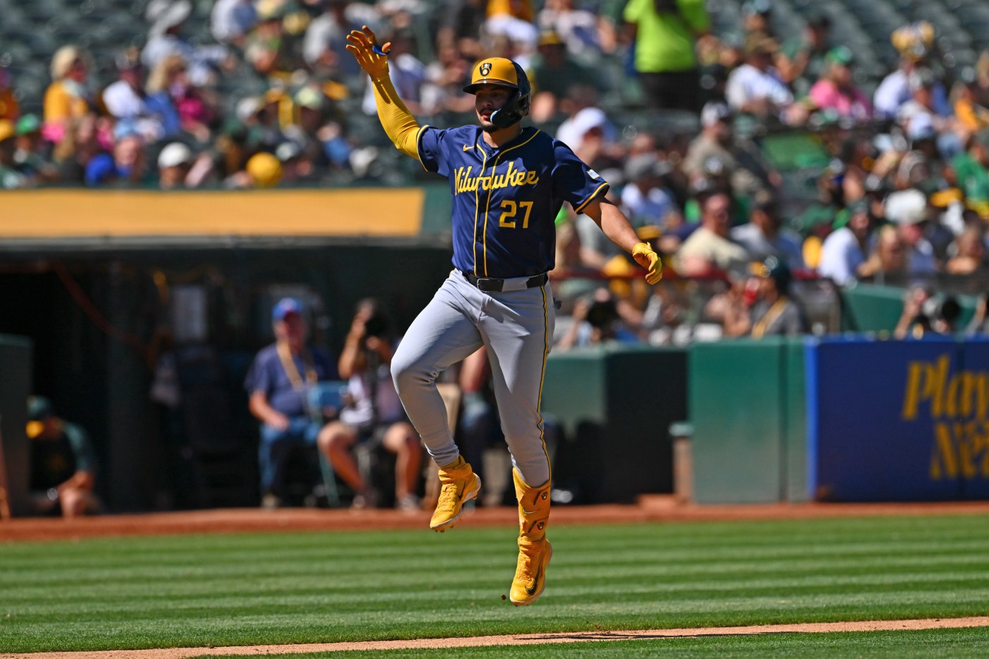 SF Giants land free-agent shortstop Willy Adames: reports