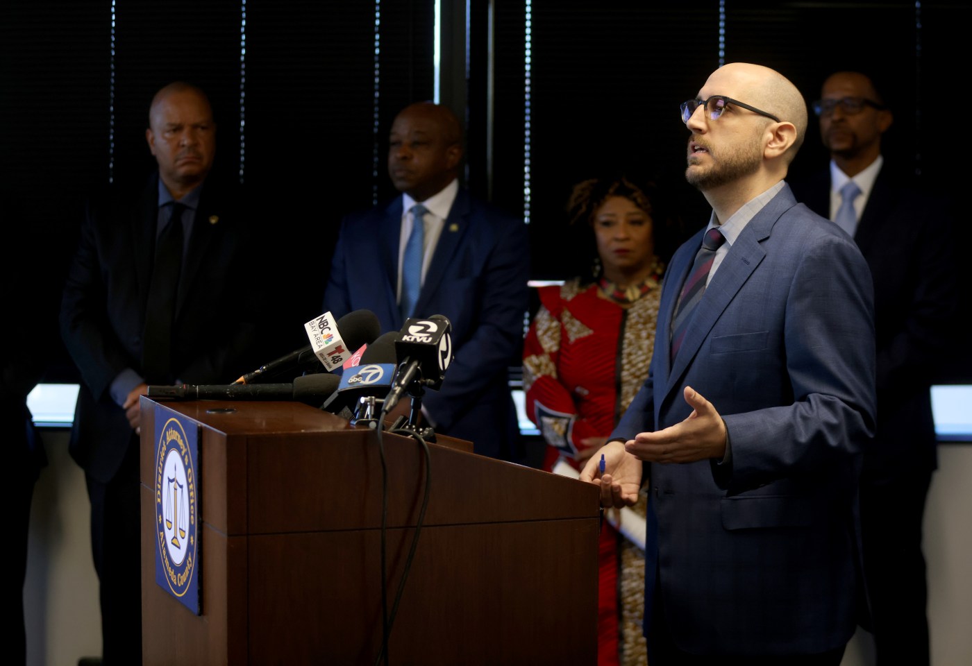 11 Alameda County sheriff’s deputies and jail clinicians enter plea in 2021 death of Maurice Monk