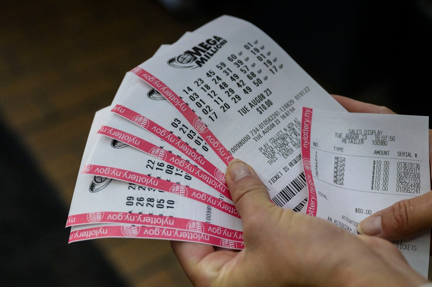 Jackpot for Mega Millions surges past $1 billion after no numbers match on Christmas Eve drawing