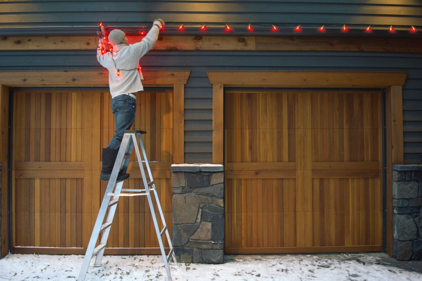 Home decor: Why you should hire a holiday lights professional