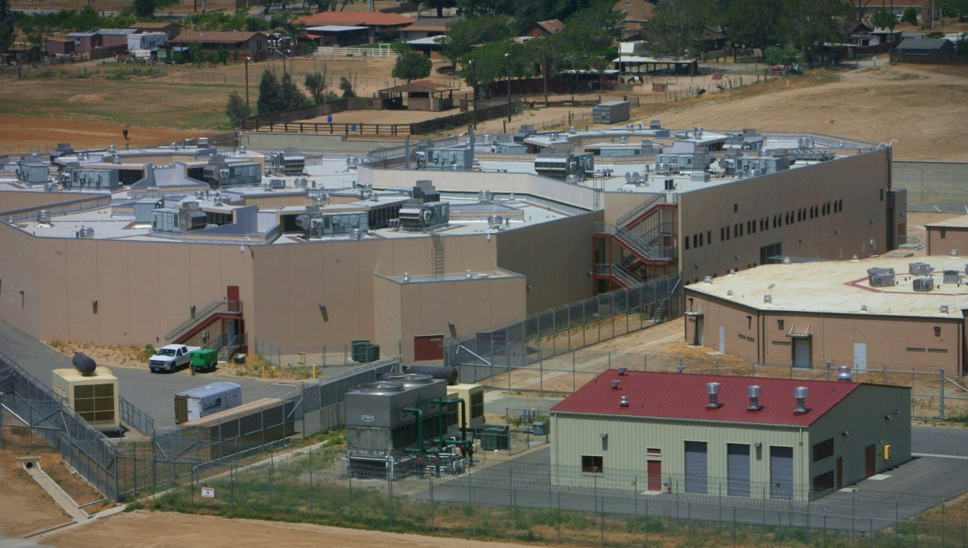 Man dies in California jail after deputies pepper spray combatants