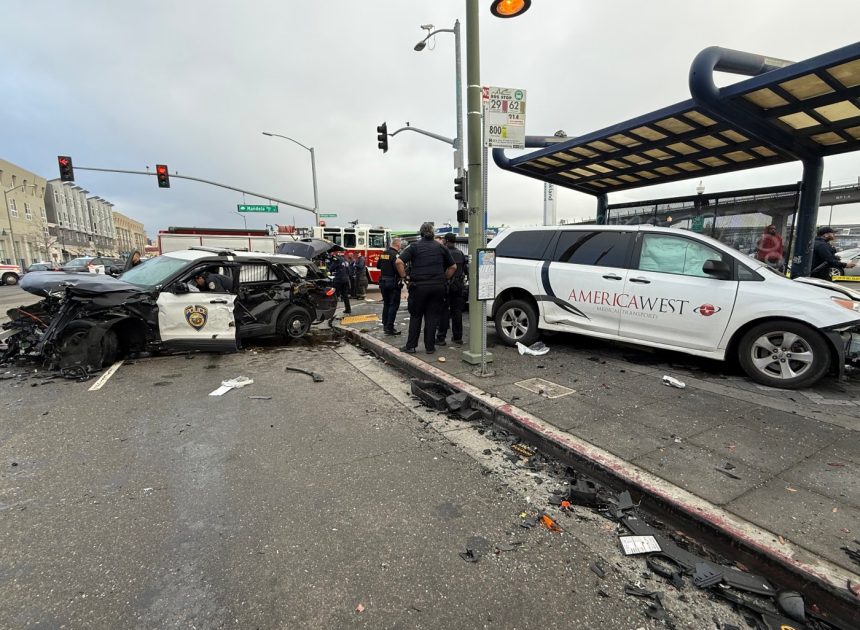 3 BART police officers sent to hospital after crash in West Oakland