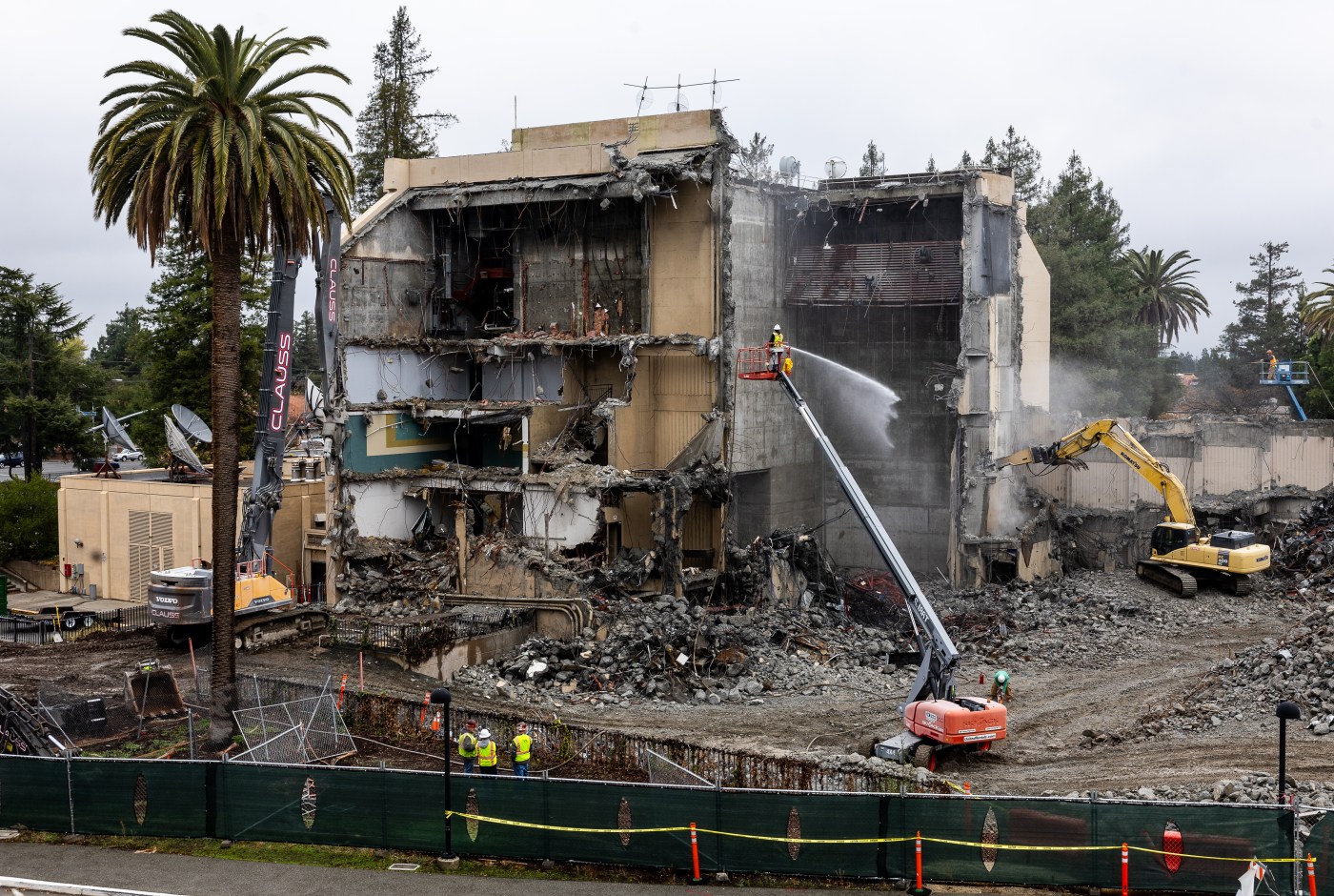 Cupertino: Iconic Flint Center undergoes demolition five years after closing