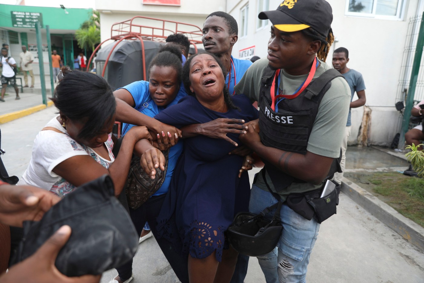 Gang attack on journalists at Haiti hospital leaves 2 dead