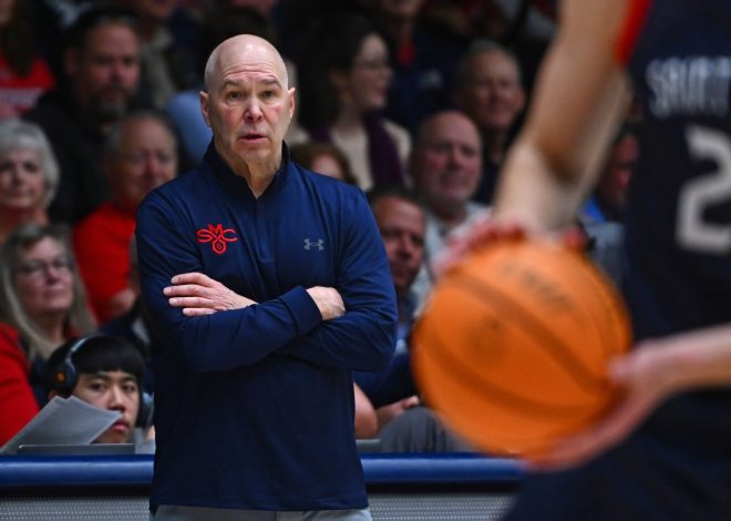 Saint Mary’s uses 30-0 second-half run to take down Santa Clara 67-54