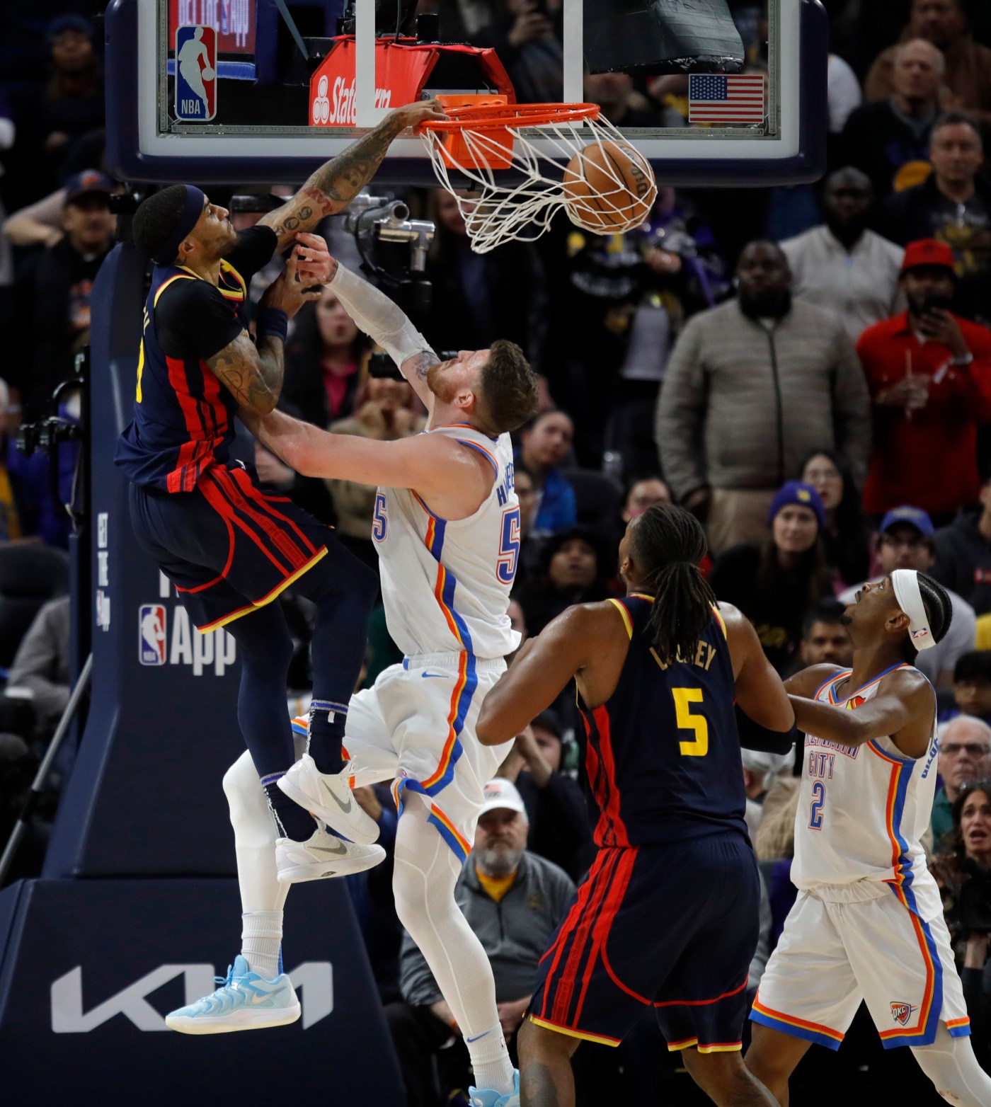 Warriors celebrate big win over Thunder by drenching Steve Kerr