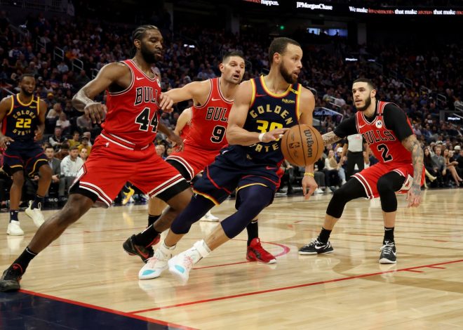 Warriors pull away from Bulls behind hot shooting, surprise contributors