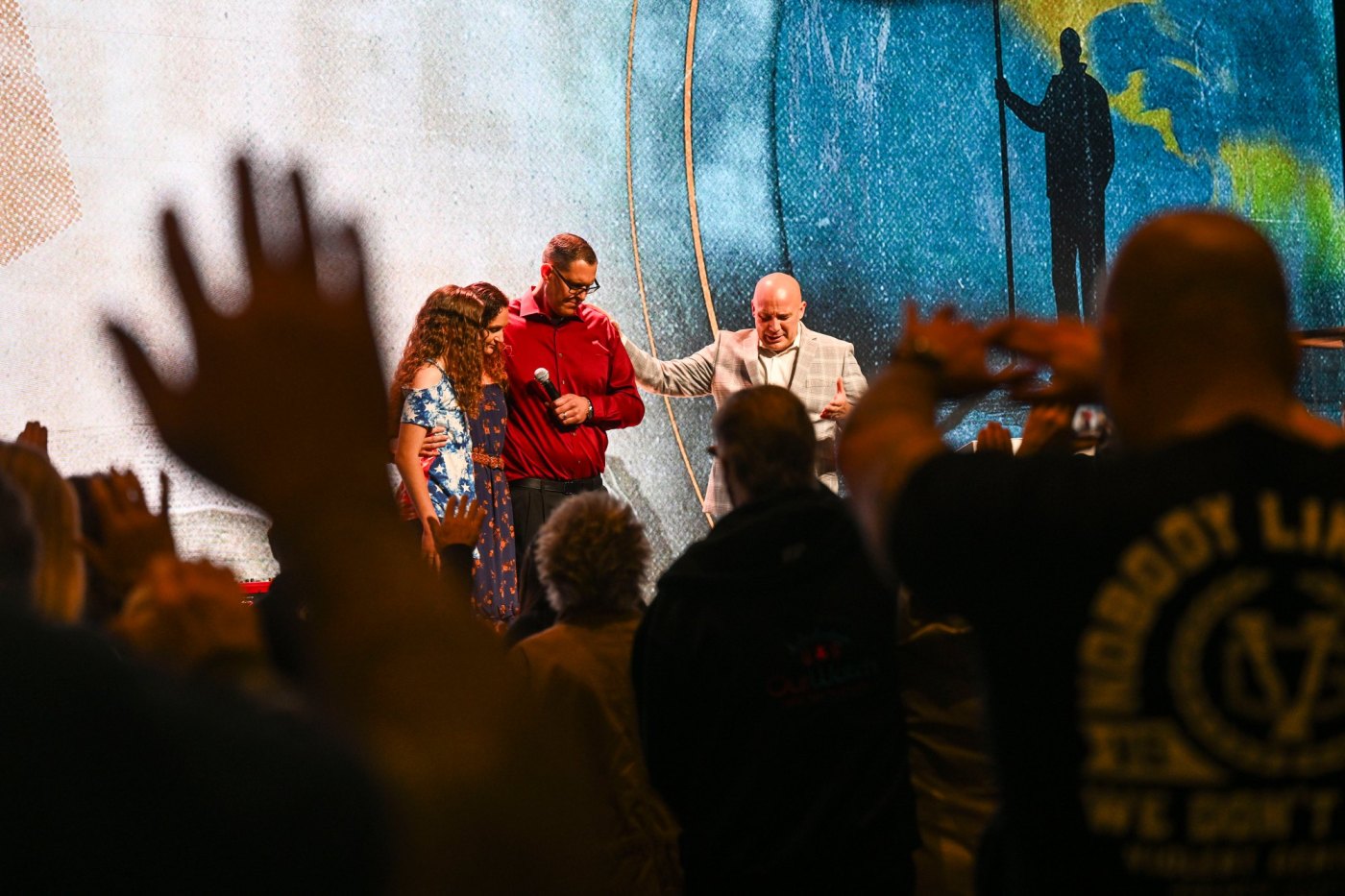 Derek Kinnison, pardoned for Jan. 6 crimes, gets hero’s welcome at California church