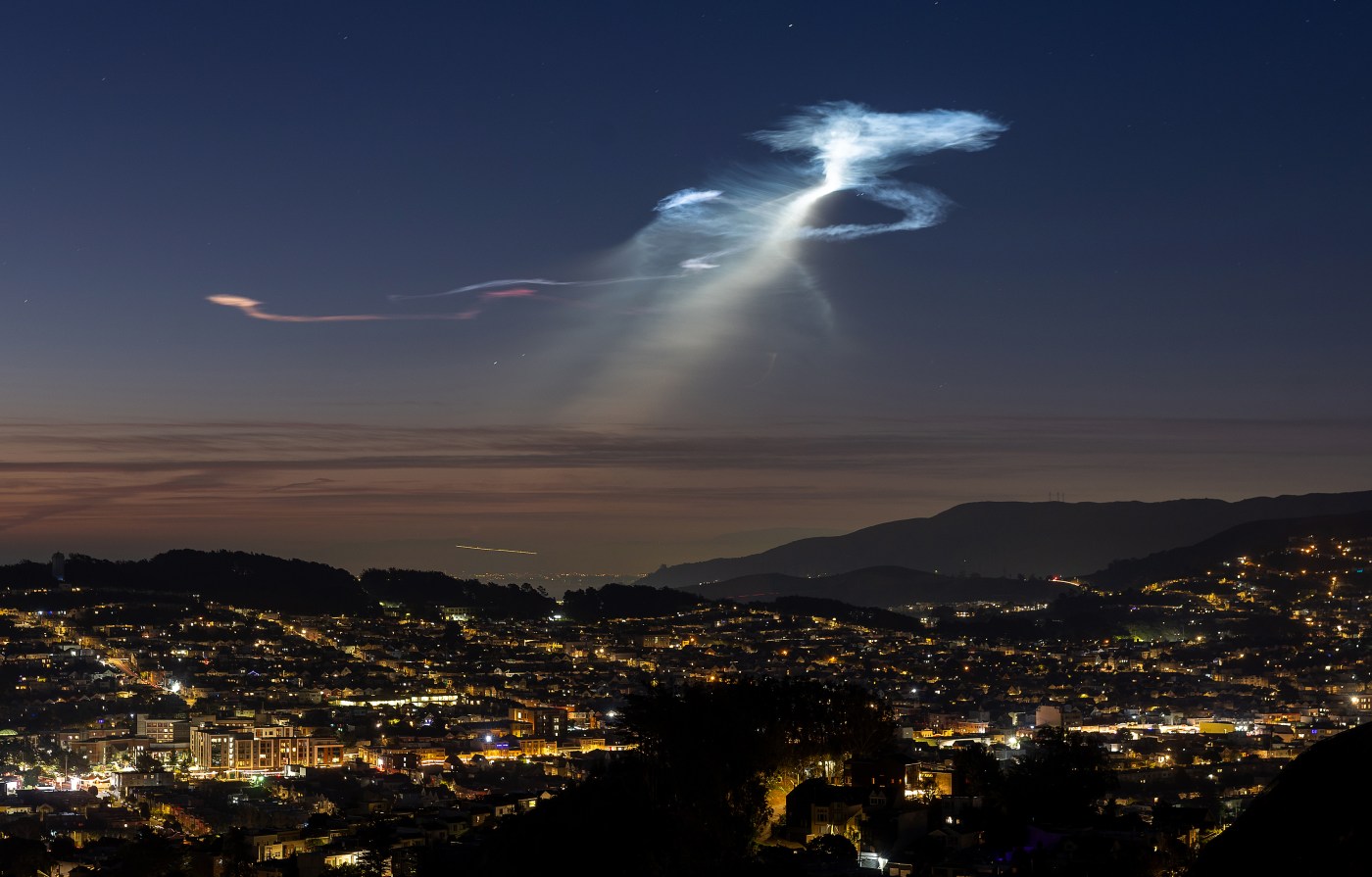 Photos of the Week: Lunar New Year festivities, SpaceX rocket contrails in the Bay Area sky, Giants fan fest and more sports moments