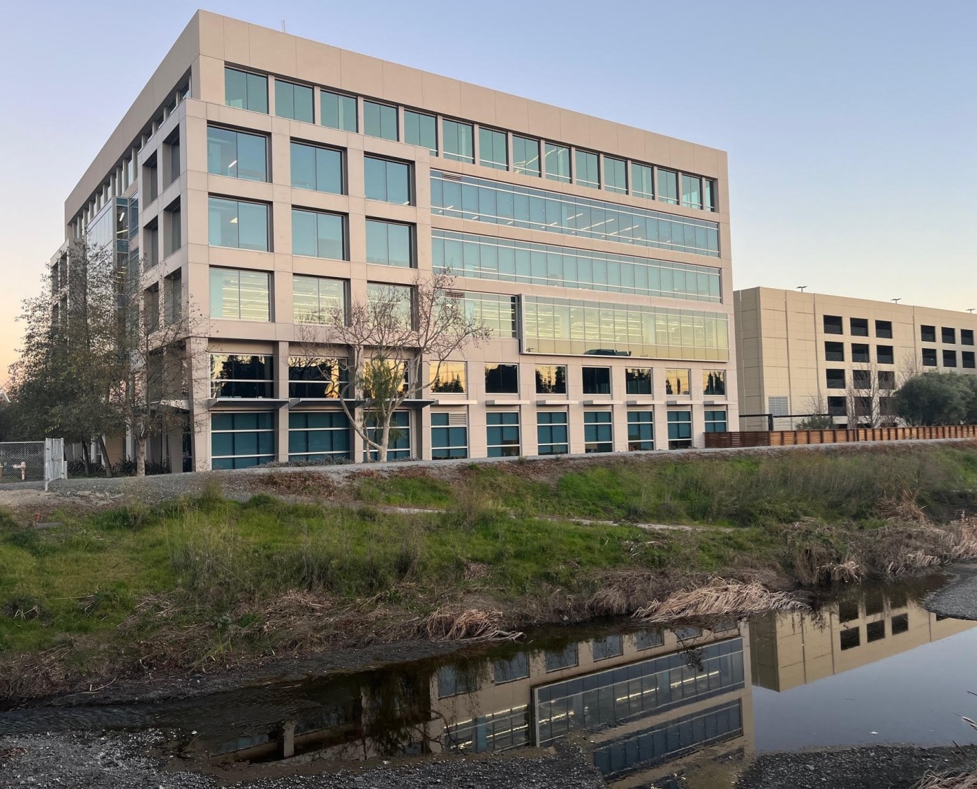 Big South Bay office building flops into default as market woes widen