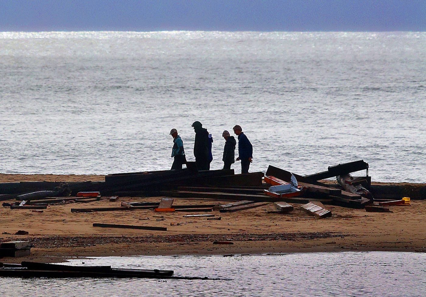 City urges residents to report Santa Cruz Wharf debris, commemorations