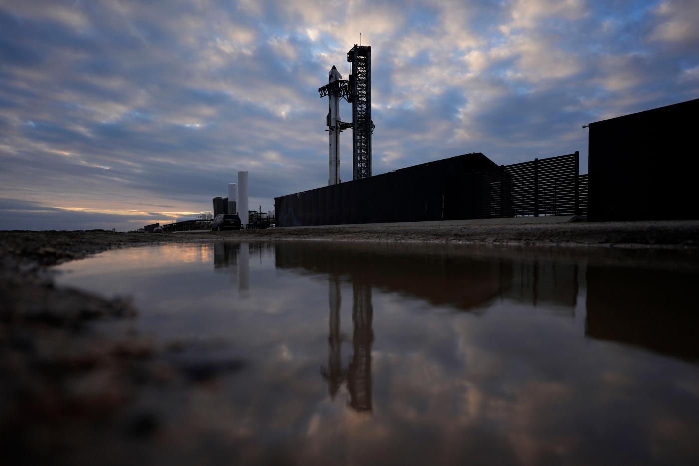 SpaceX loses spacecraft after catching rocket booster at the launch pad in latest Starship test