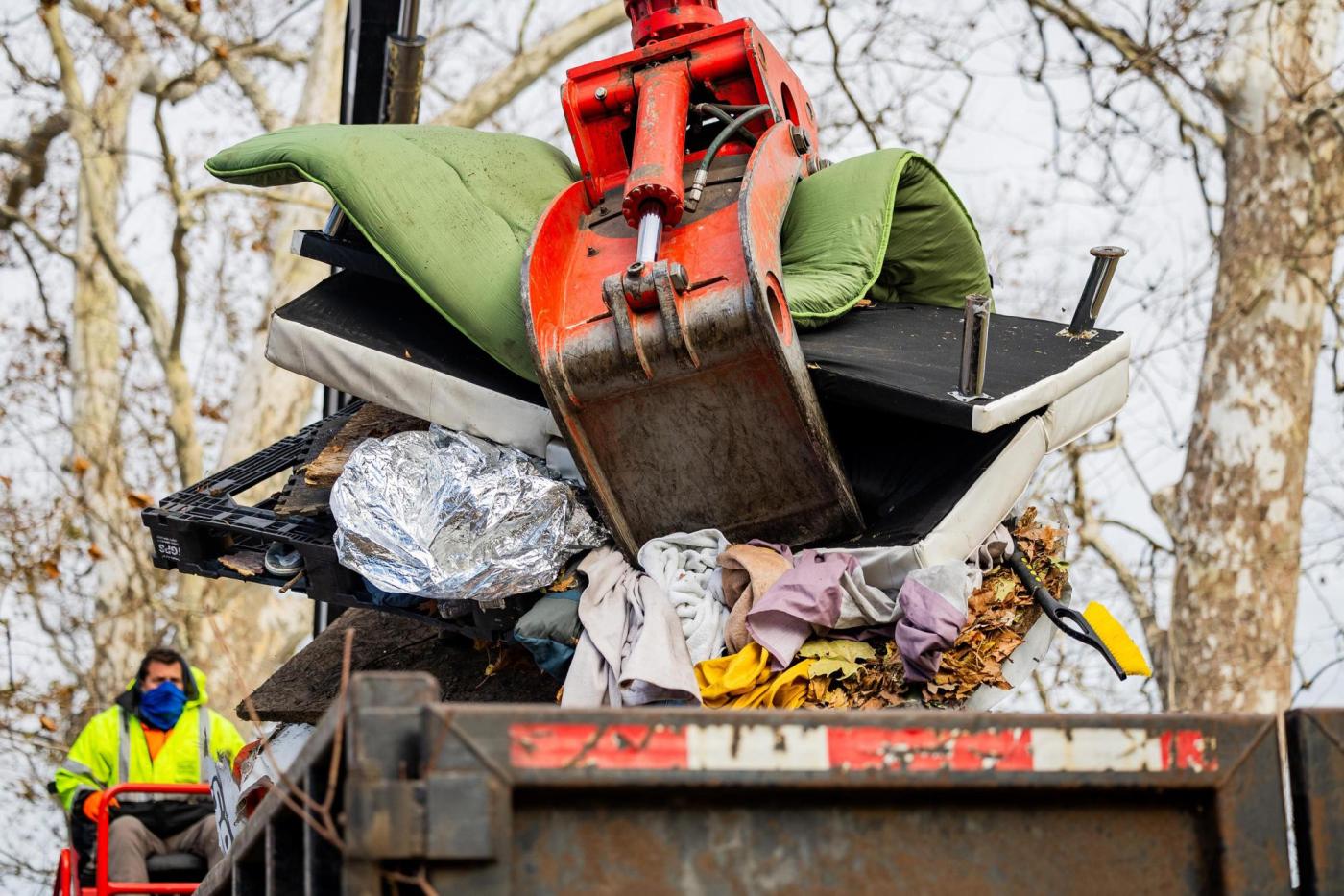 Many more cities ban sleeping outside despite a lack of shelter space