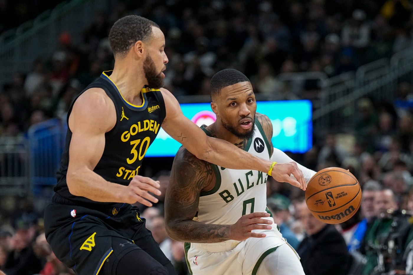 Curry, Lillard battle as Warriors pick up win over Bucks