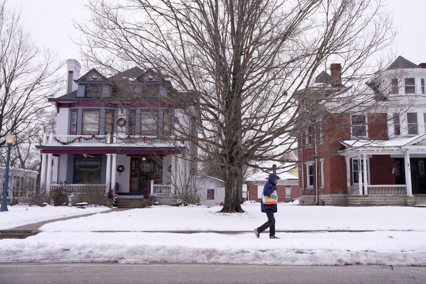 Snowy weekend in store for Upper Great Lakes, Northeastern U.S.