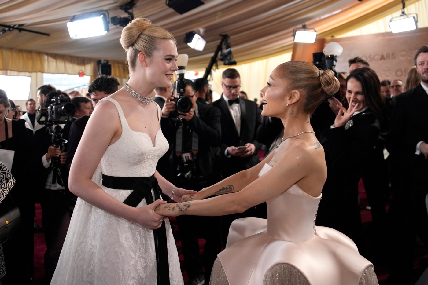 Oscars photos: See reunions, props and more candid moments from the red carpet