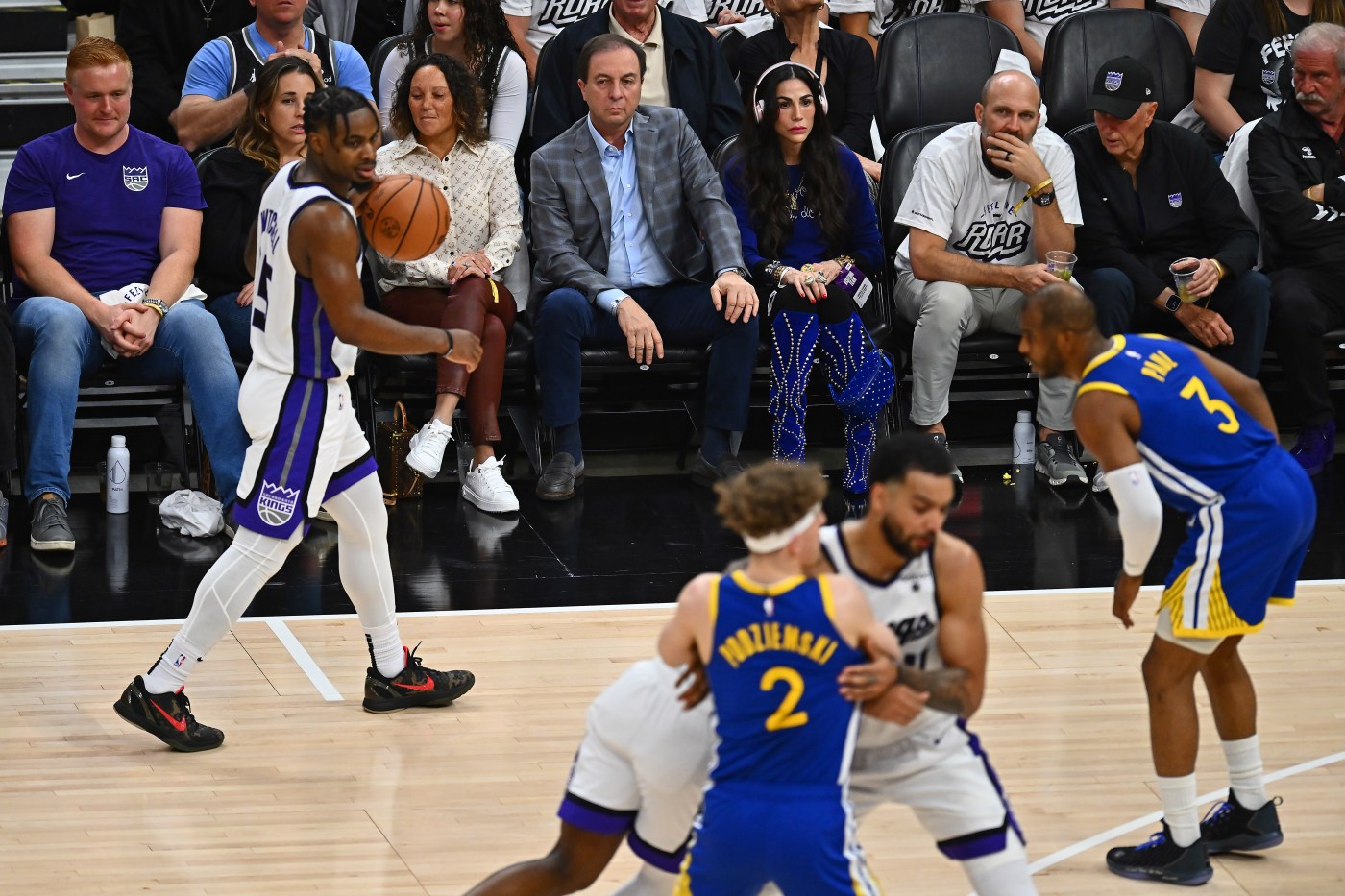 Latest line: A good week for Joe Lacob, a bad week for Elizabeth Holmes