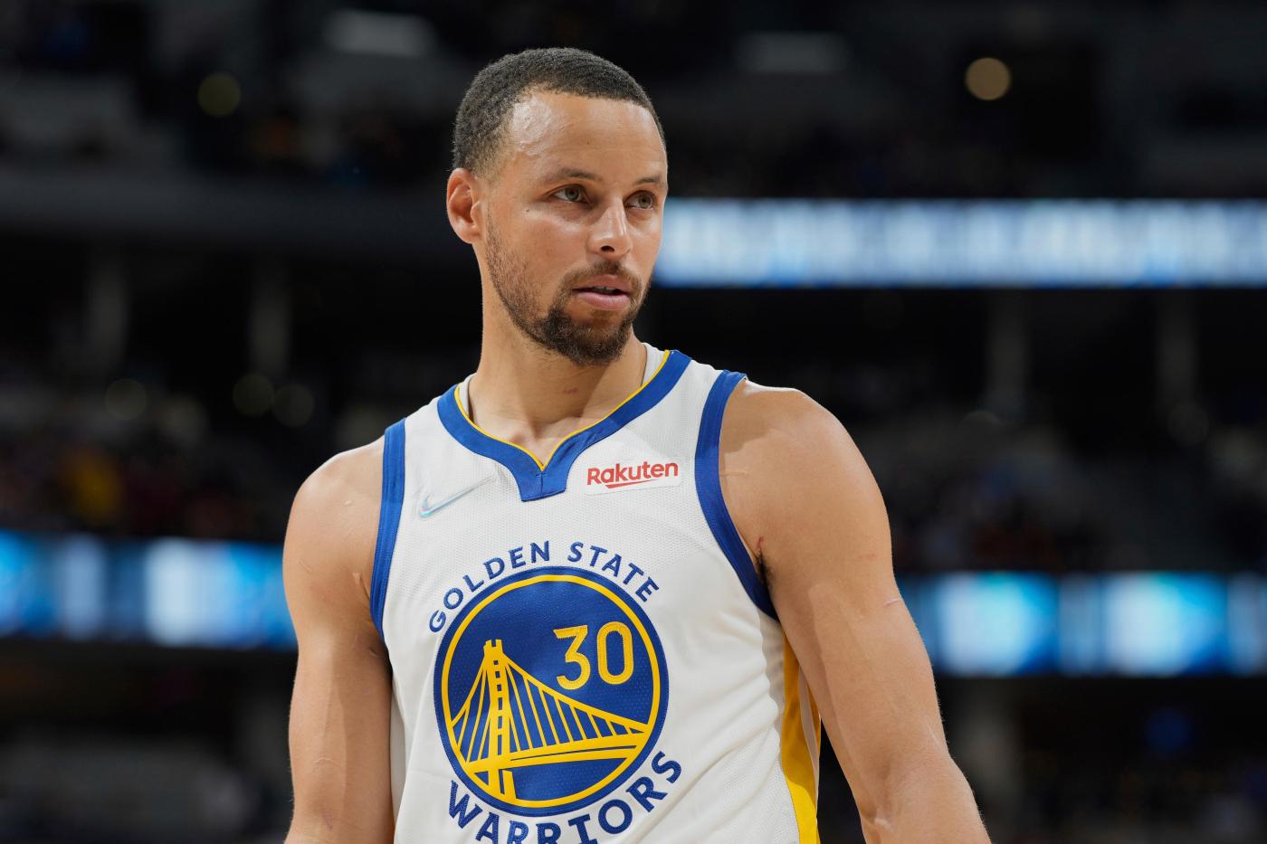 Warriors’ Curry scores a 3-book deal, starting with a “personal reflection” on his life and career