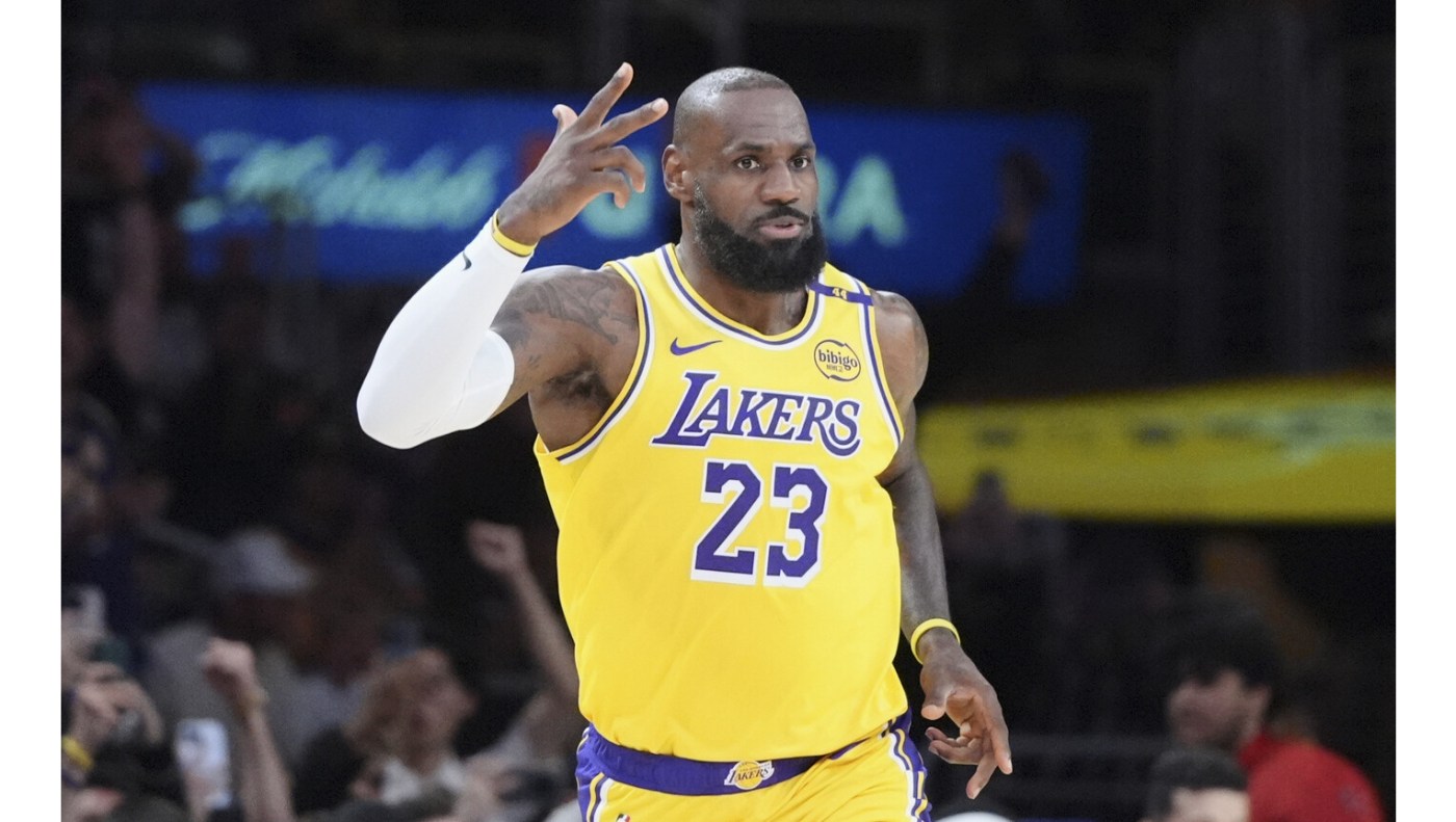 Lakers’ LeBron James reaches 50,000 career points, and JJ Redick believes he’s being shorted