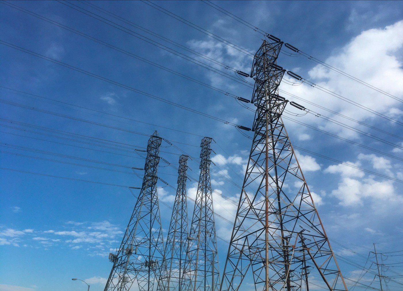 Opinion: Will California sell out its clean energy policies to help power AI?