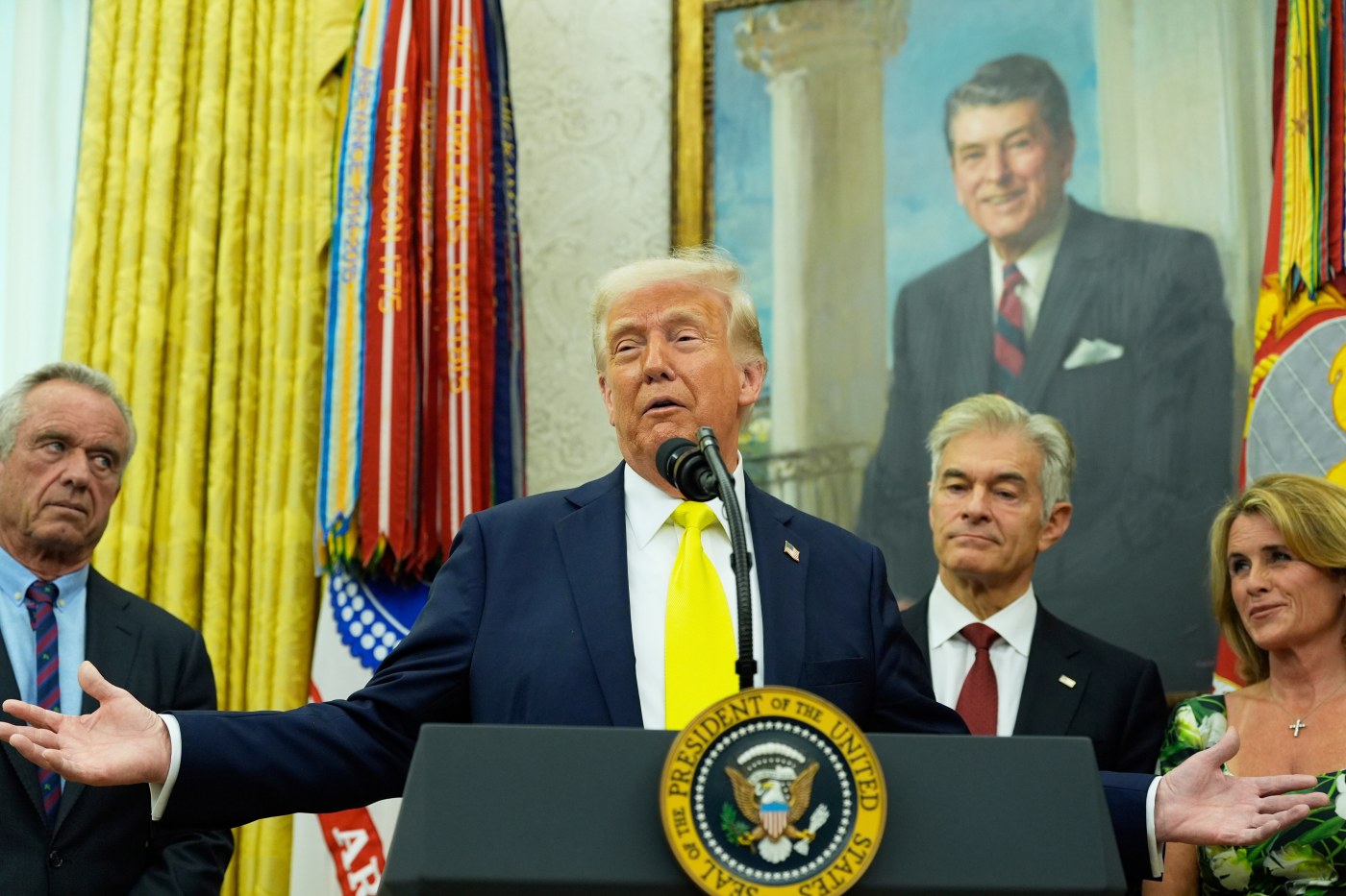 Trump turns a COVID information website into a promotion page for the lab leak theory