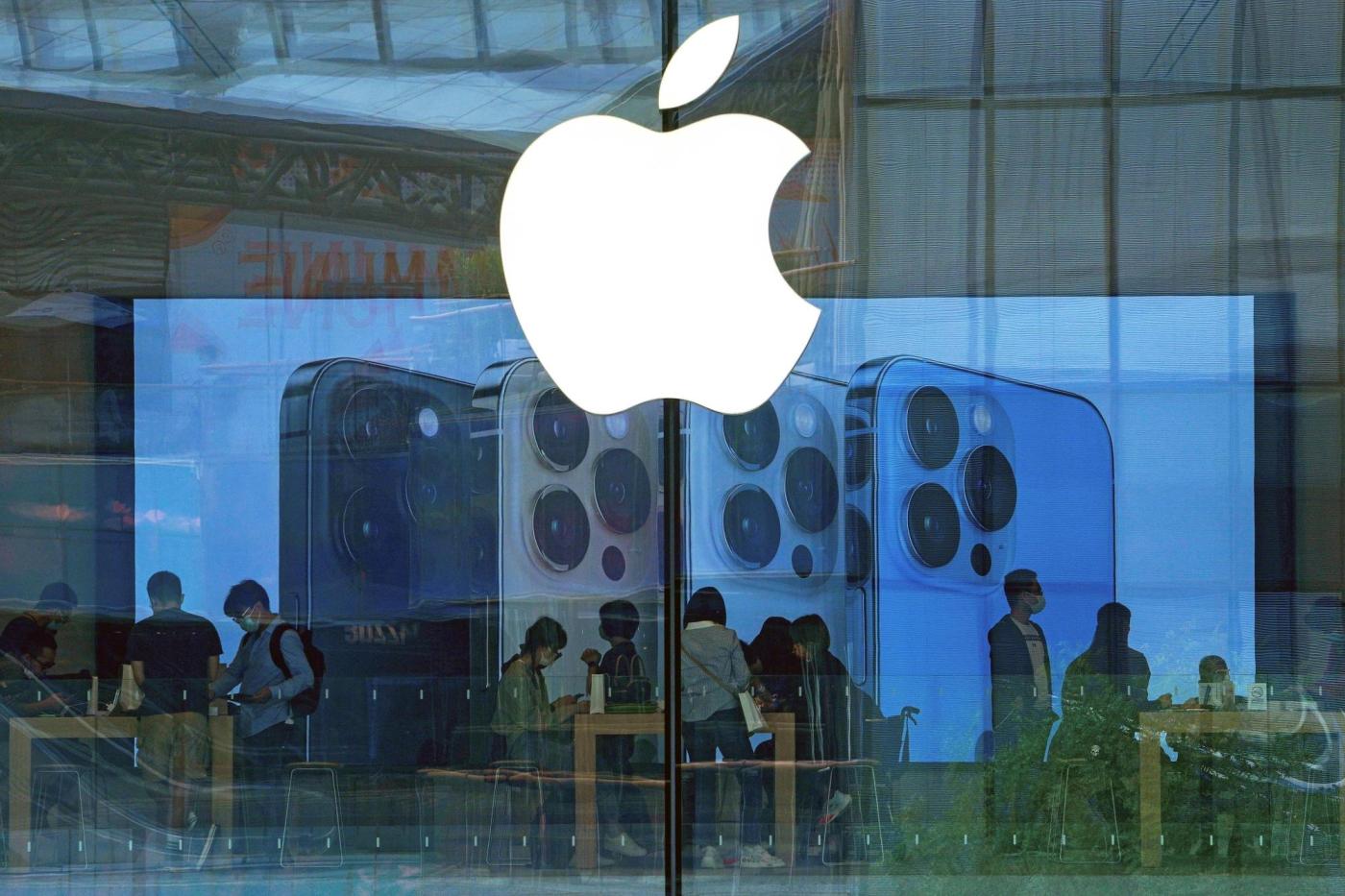 Letters: Apple’s biggest problem is groveling for Trump