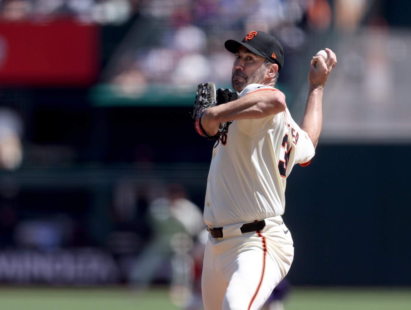 Giants rally from five-run deficit and beat Reds in 10th inning