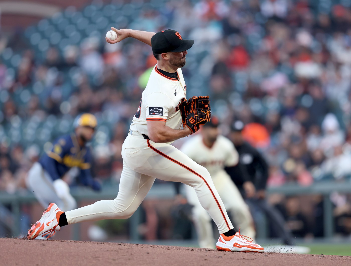 Wilmer Flores, Jung Hoo Lee come up big again for Giants in win vs. Brewers