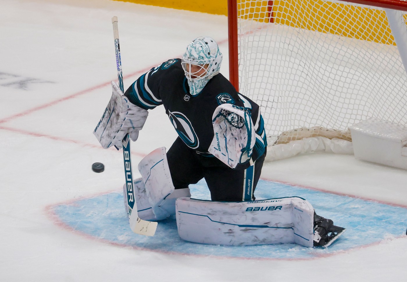 Smith scores twice, but San Jose Sharks’ third period woes prove costly