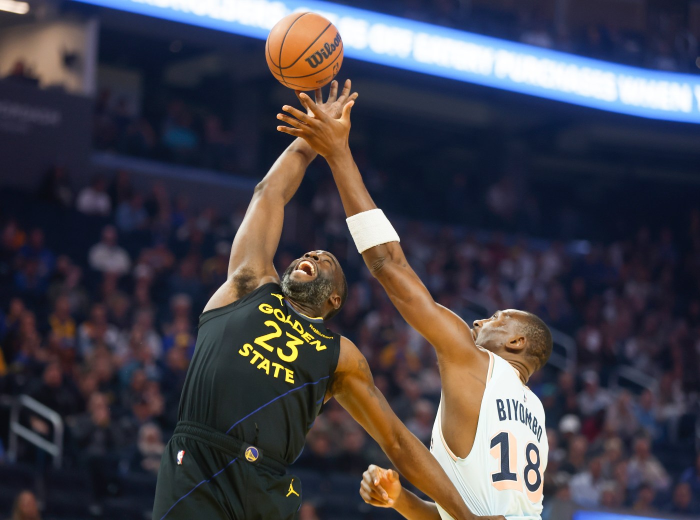 Warriors blow 14-point lead to Spurs, lose grasp on Western Conference playoff picture