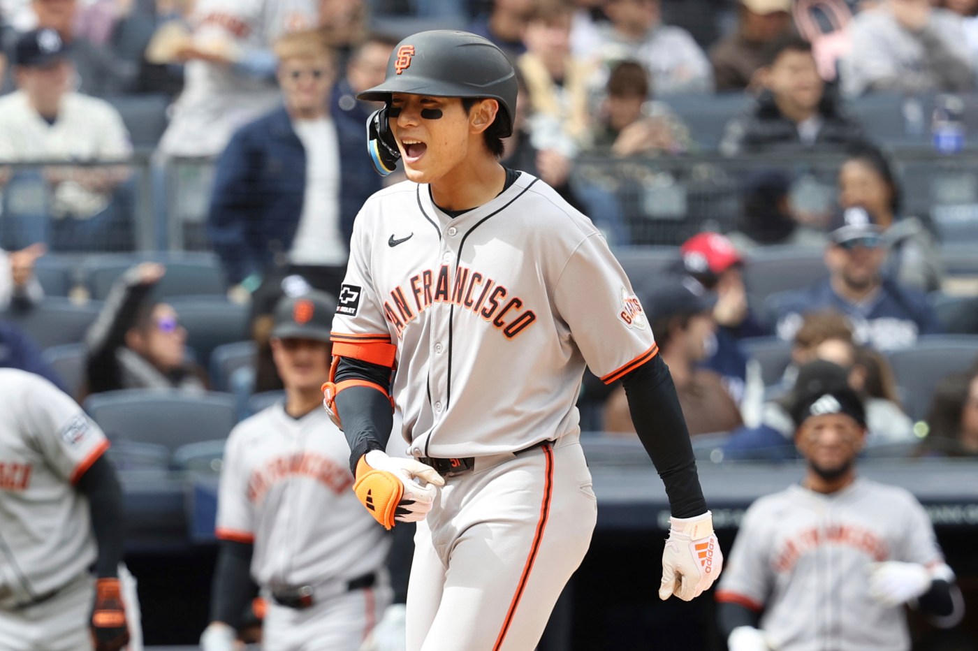 Lee’s two-homer day leads SF Giants to series win over Yankees
