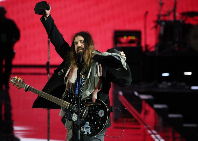 Billy Ray Cyrus? What is Elizabeth Hurley thinking?