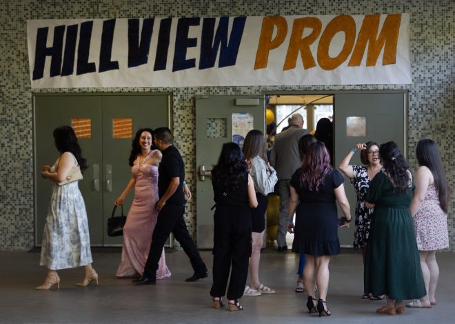 Former students say farewell to Hillview Junior High School gym and cafeteria