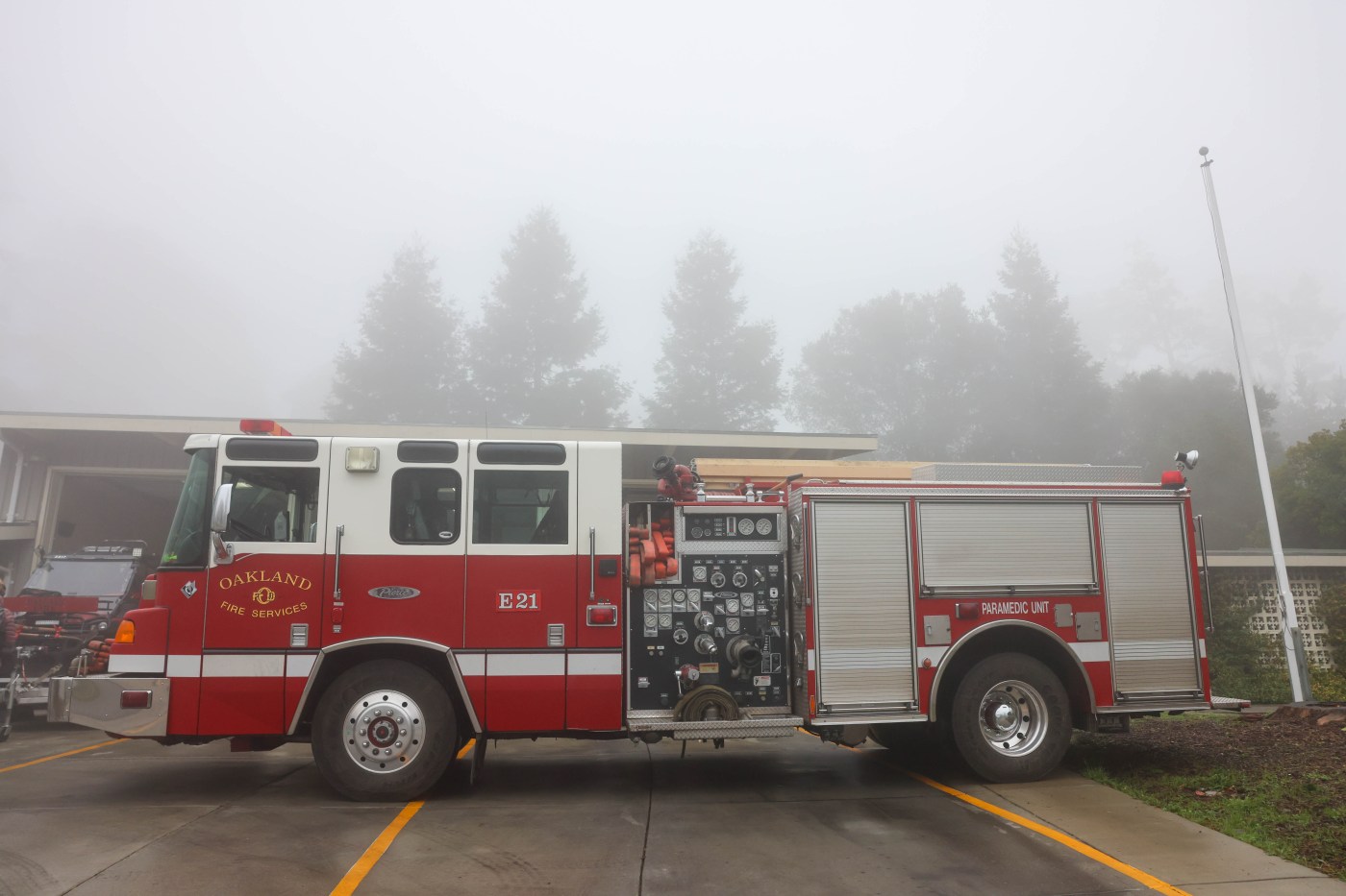 Two-alarm fire burns in East Oakland hills