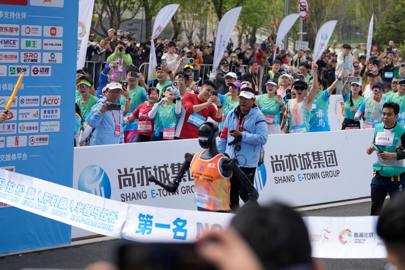 No sweat: Humanoid robots run a Chinese half-marathon alongside flesh-and-blood competitors
