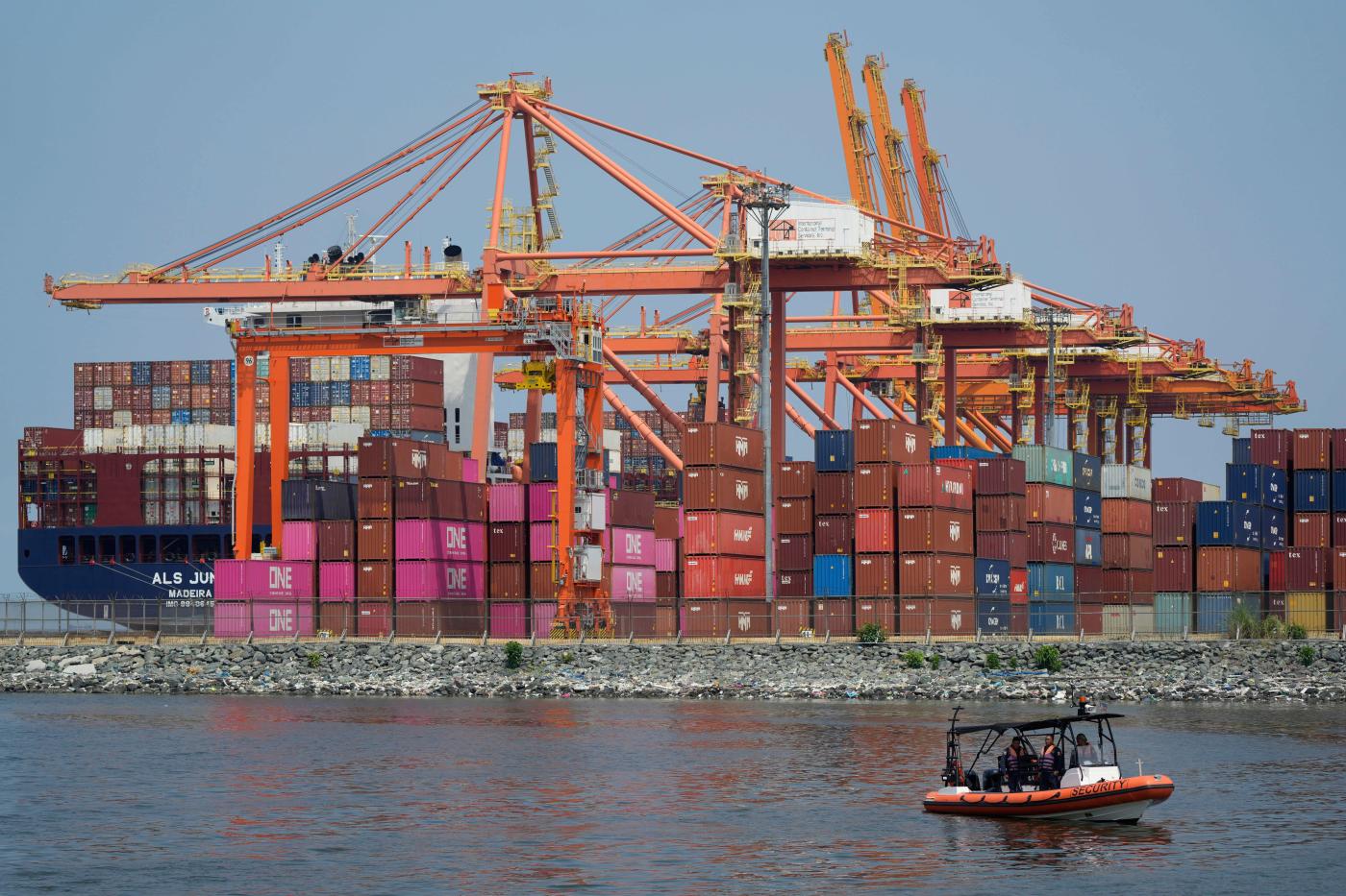 As China and the US spar, countries brainstorm over how to cope with the trade war