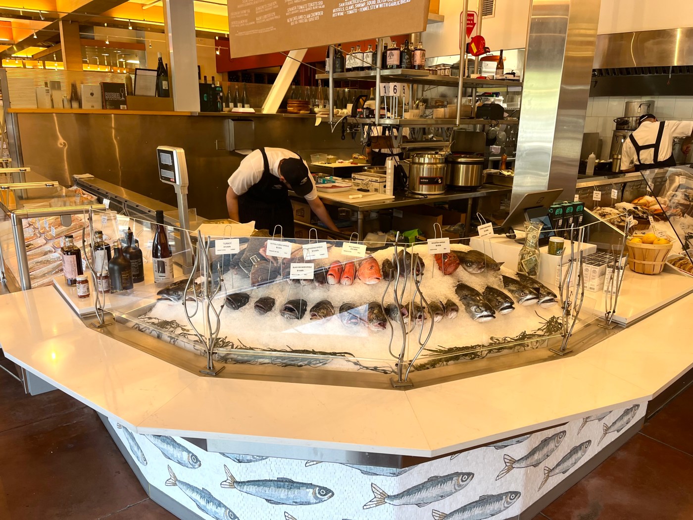 A new fishmonger brings ‘lazy man’s cioppino’ to Rockridge Market Hall