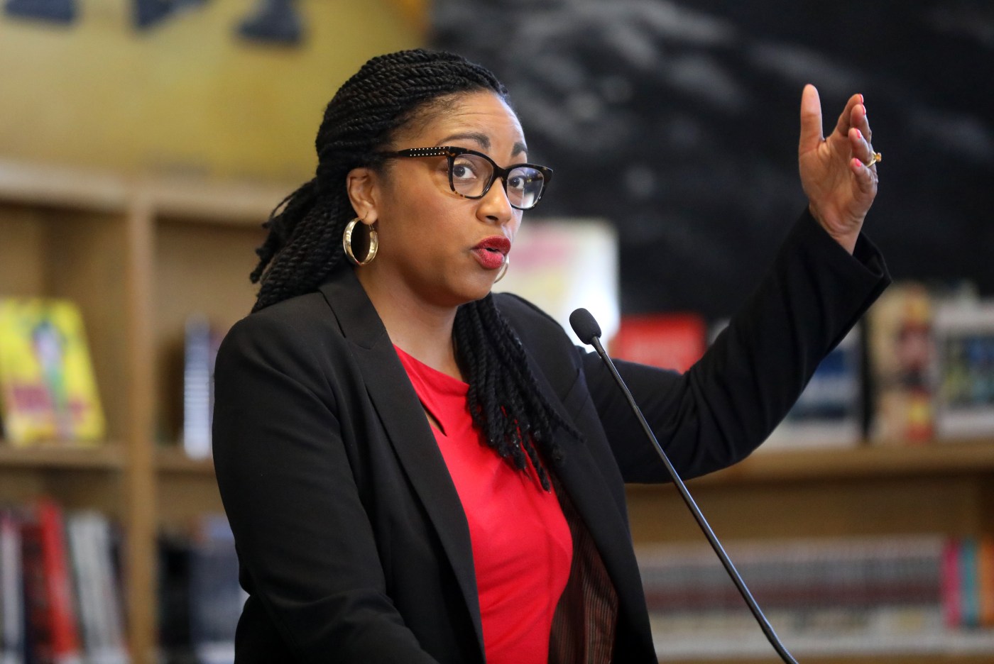 Oakland school board may replace longstanding superintendent