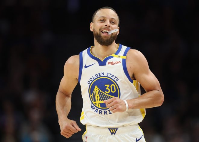 Steph Curry bounces back, Warriors rout Durant-less Suns